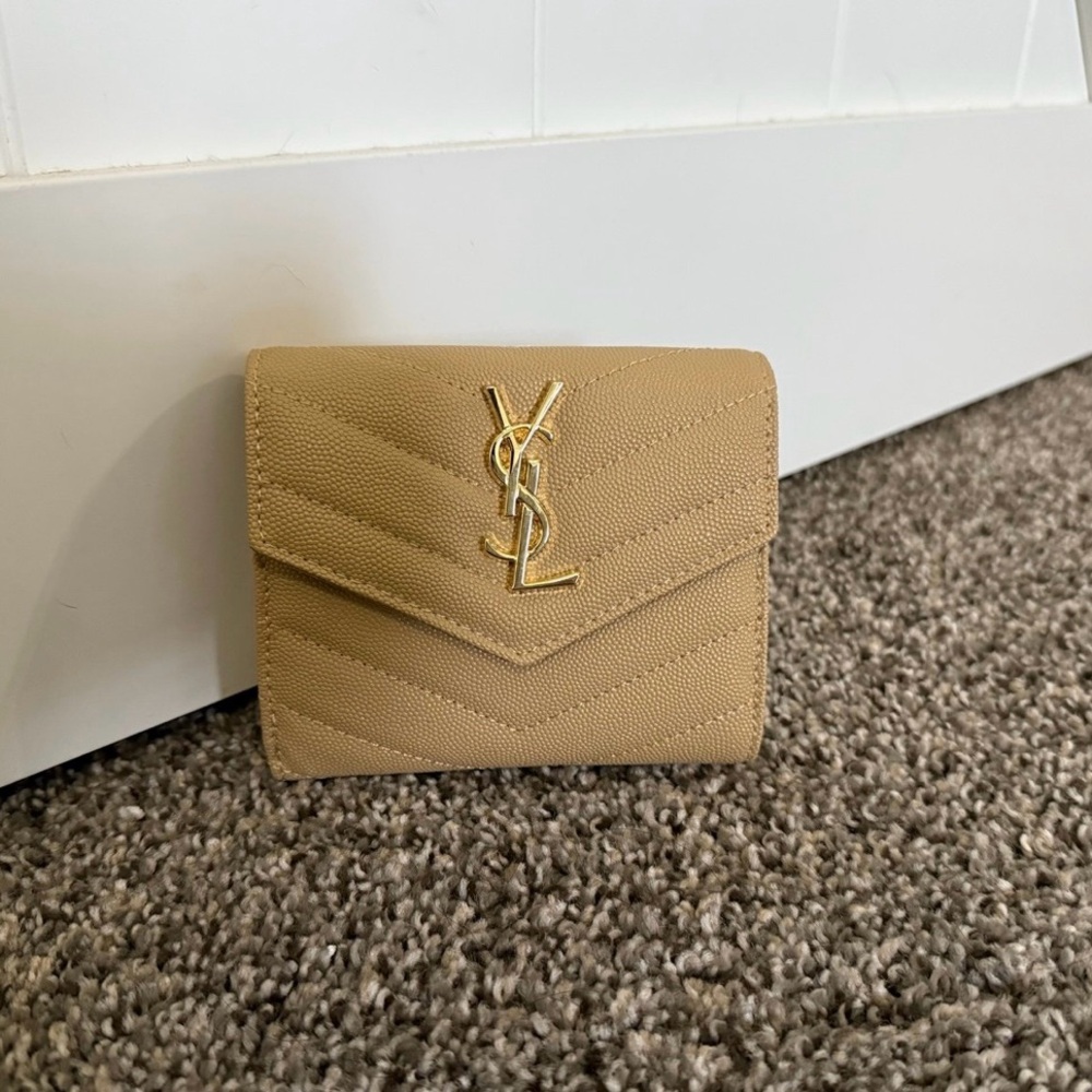 Yves Saint Laurent Beige Leather Wallet